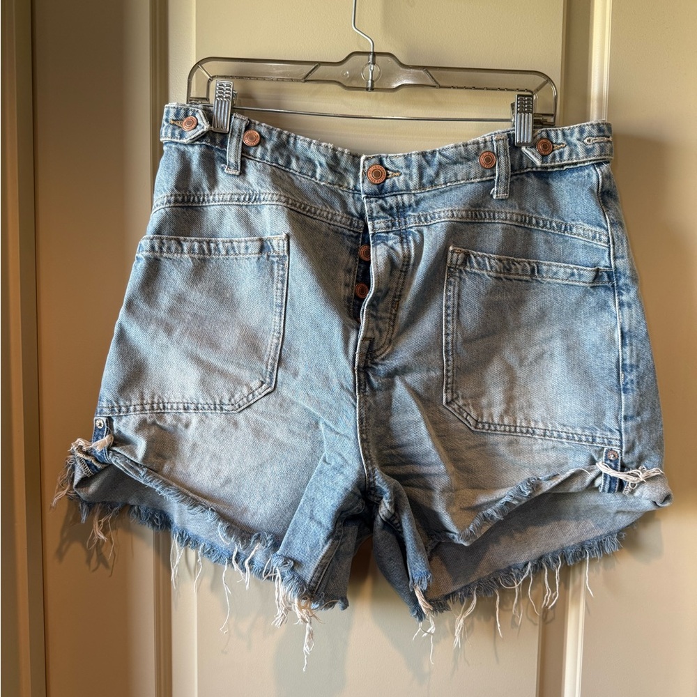 Free People denim shorts; size 31